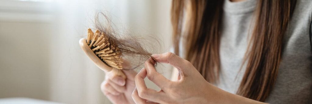 Como se livrar da queda de cabelo feminino? Guia completo!