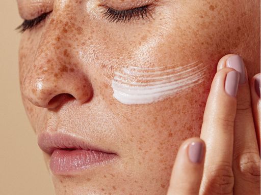 Como escolher creme para manchas na pele? Top clareadores!